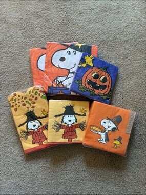 Hallmark/CRGibson/Graphique Peanuts Snoopy Autumn Themed Napkins - Six Packs